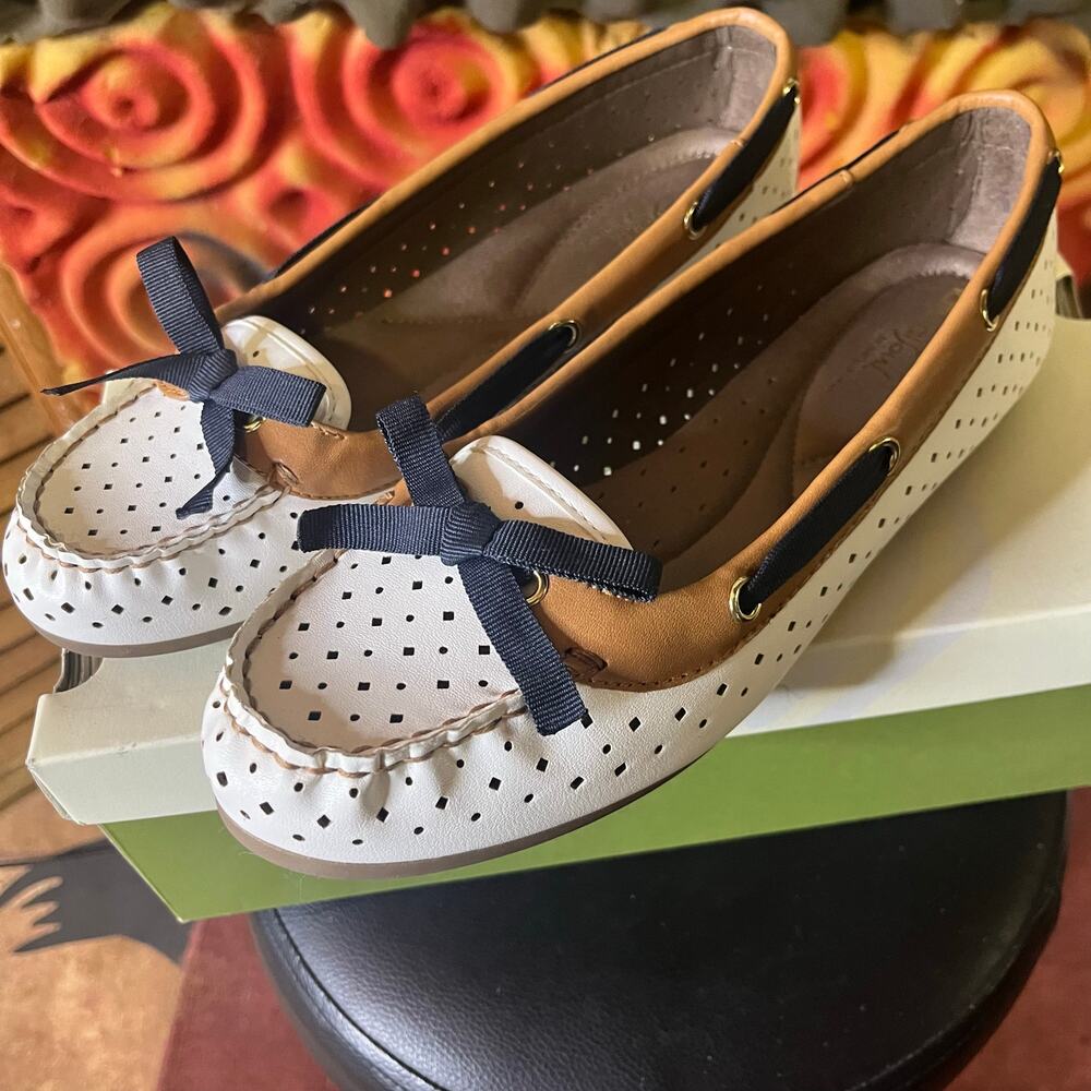 Natural Soul Relay Women's 8.5 White Polka Dot Loafer Flats